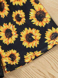 Load image into Gallery viewer, Girls Slogan Graphic Top and Sunflower Print Shorts Set
